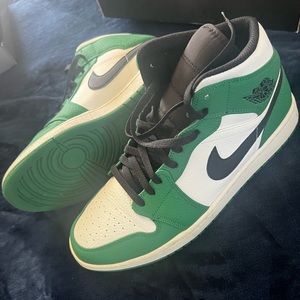 Jordan 1 Mid Size 12